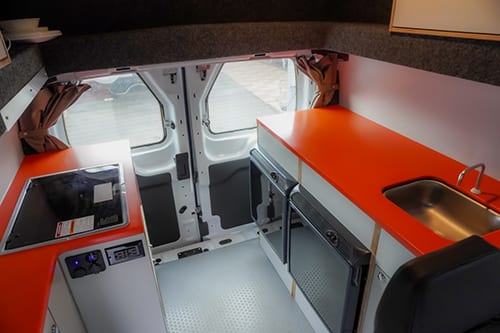 Travellers Autobarn Hi5 image 1